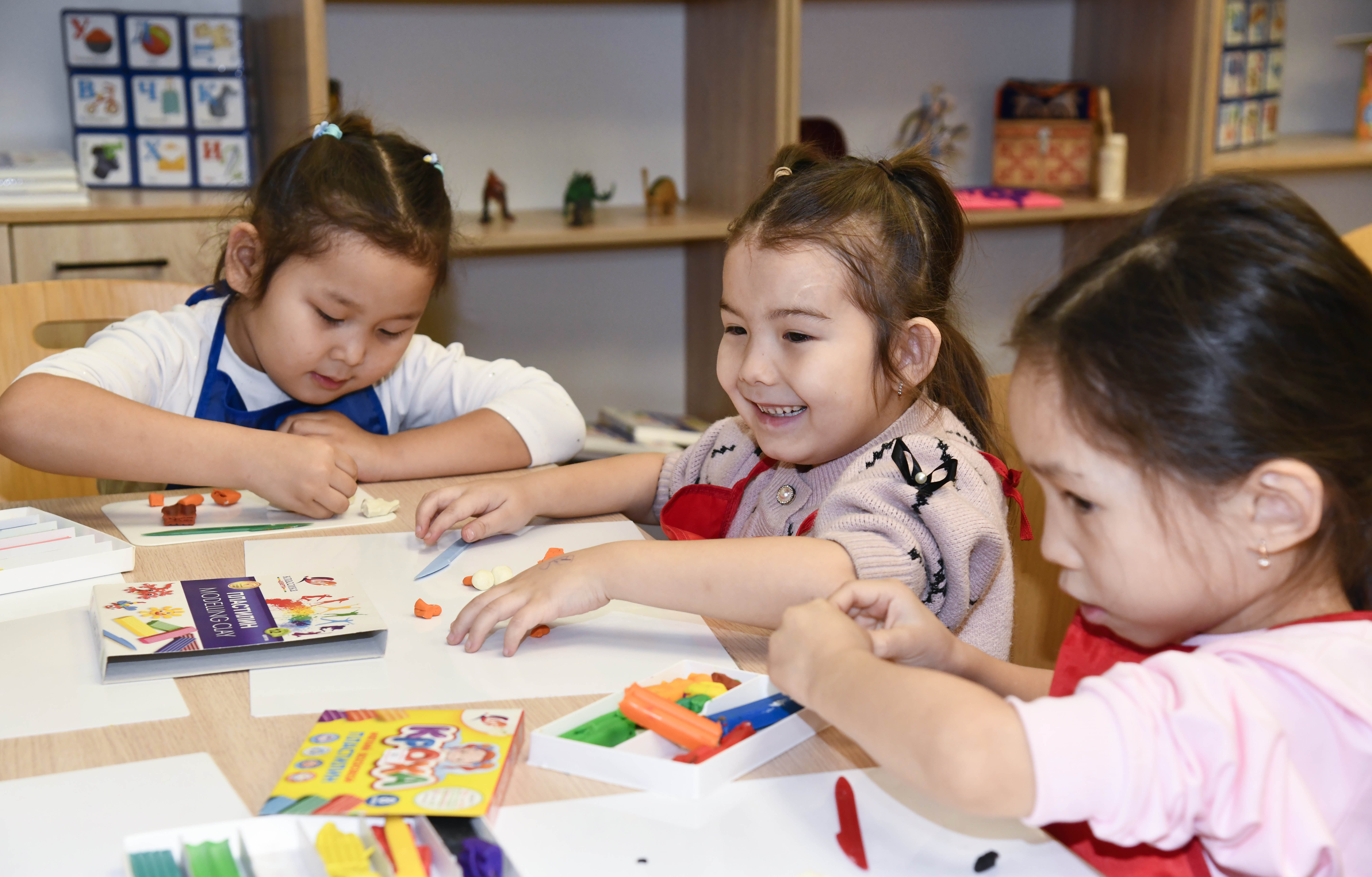 Дети научились лепить снеговика в Национальном музее