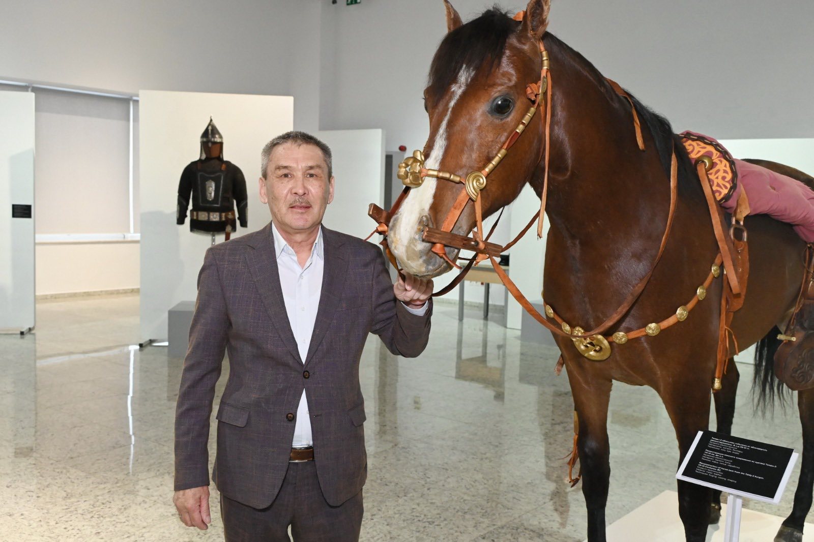 Е.Исатаевтың «Ұста мұрасы: шеберлік пен дәстүр» атты көрмесі өтіп жатыр