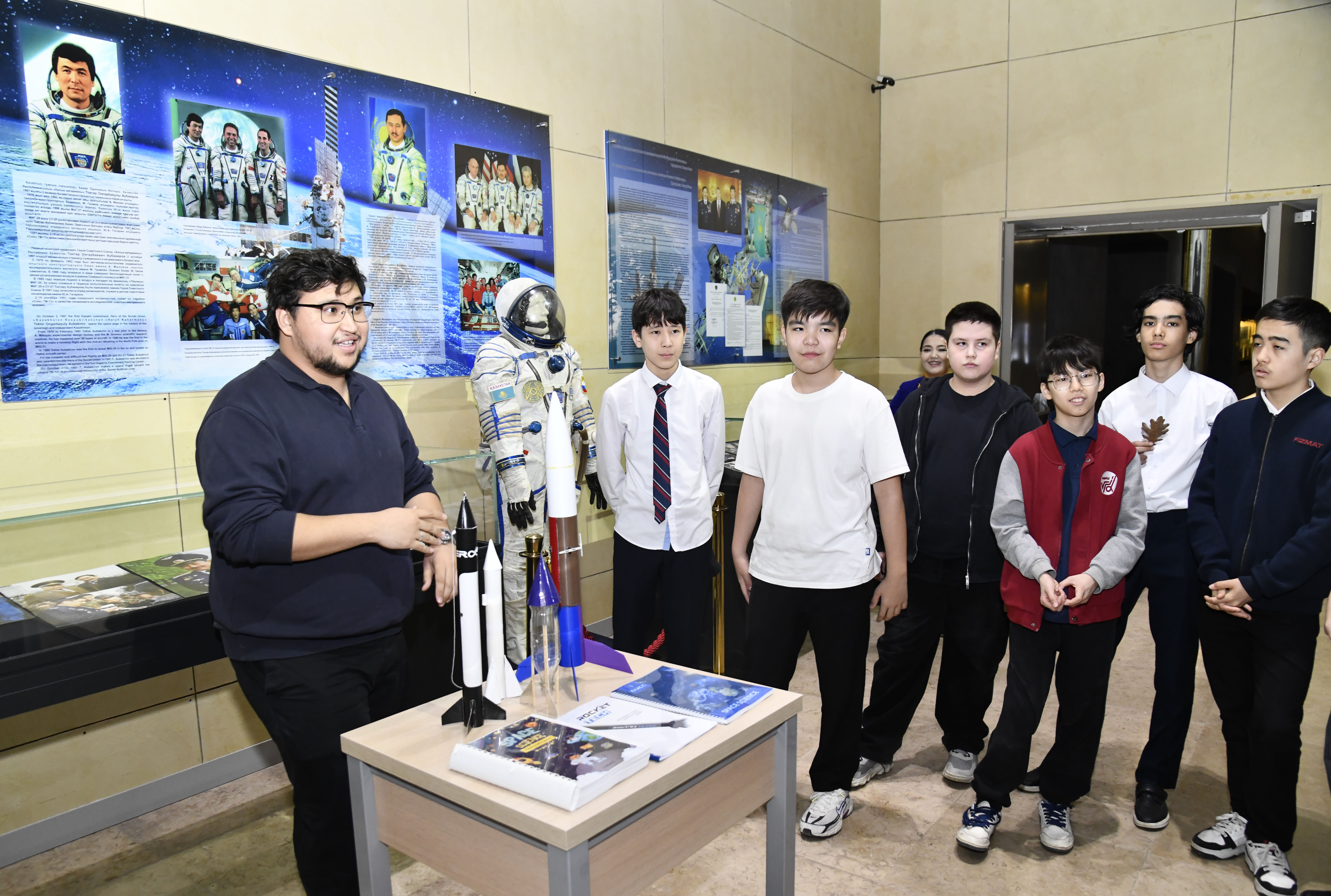 Оқушылар ғарышкерлердің тағамдары және тұтынған заттарымен танысты