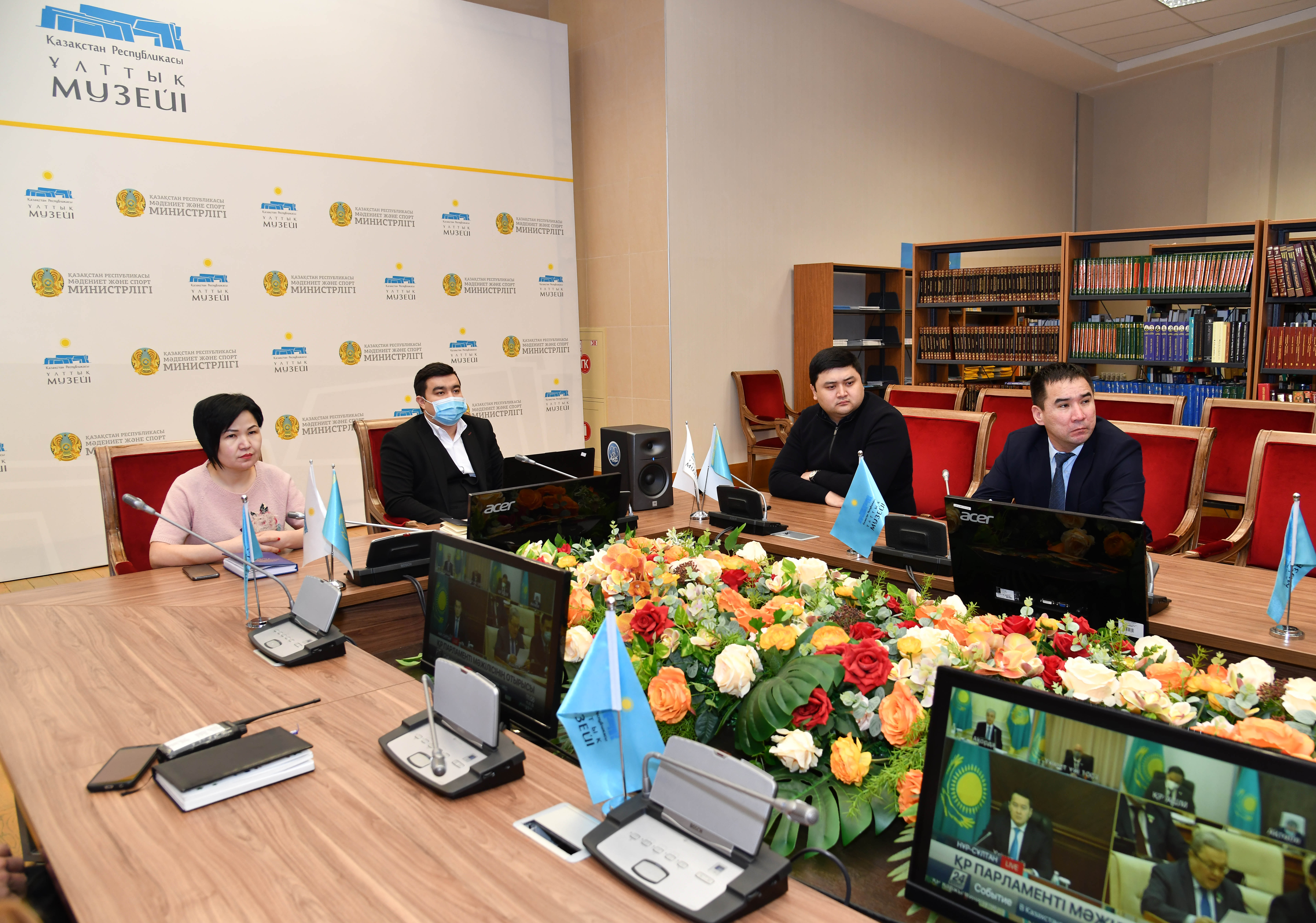 The staff of the National Museum listened to the speech of the Head of State with great attention