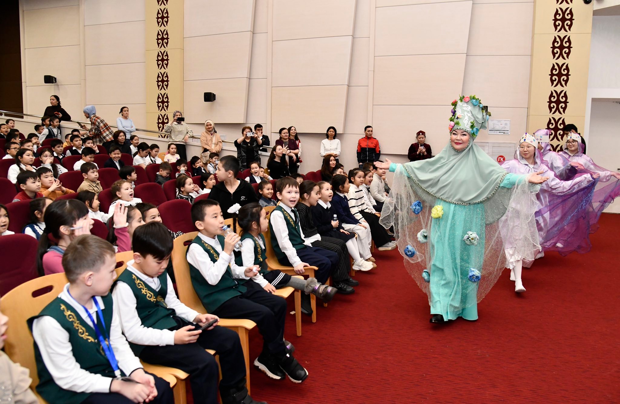 Балалар «Аңыз әлемінде» атты Наурыз ертеңгілігін тамашалады