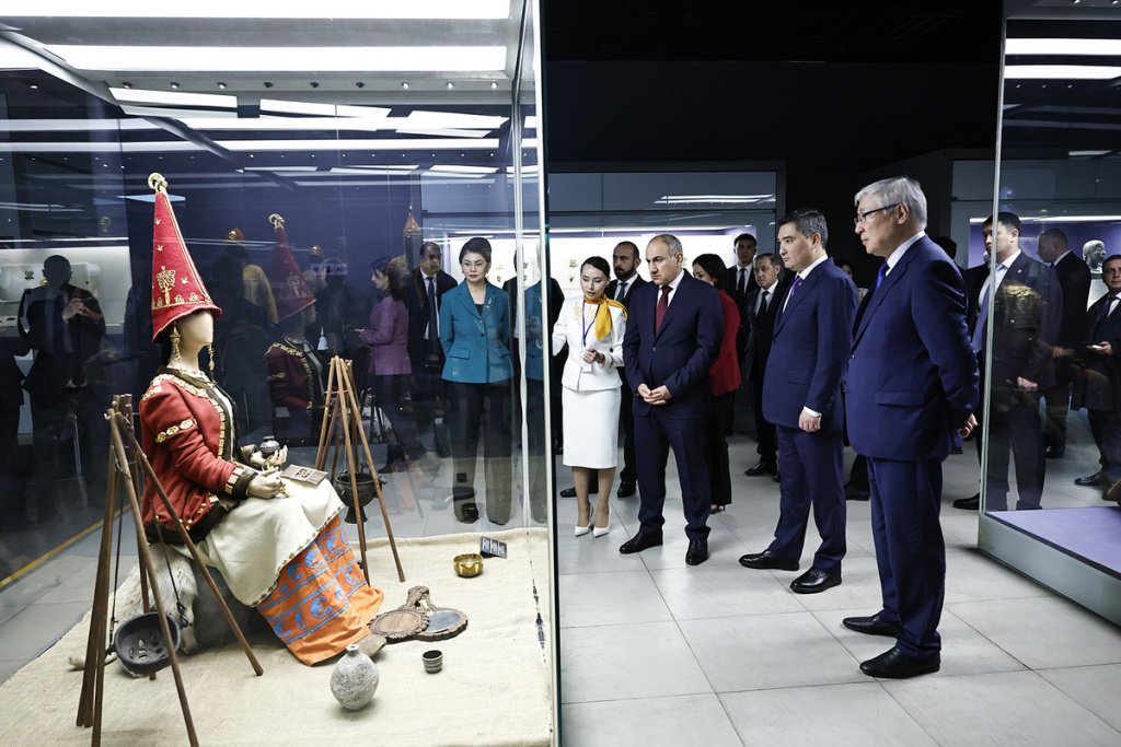 ВИЗИТЫ ОФИЦИАЛЬНЫХ ДЕЛЕГАЦИЙ